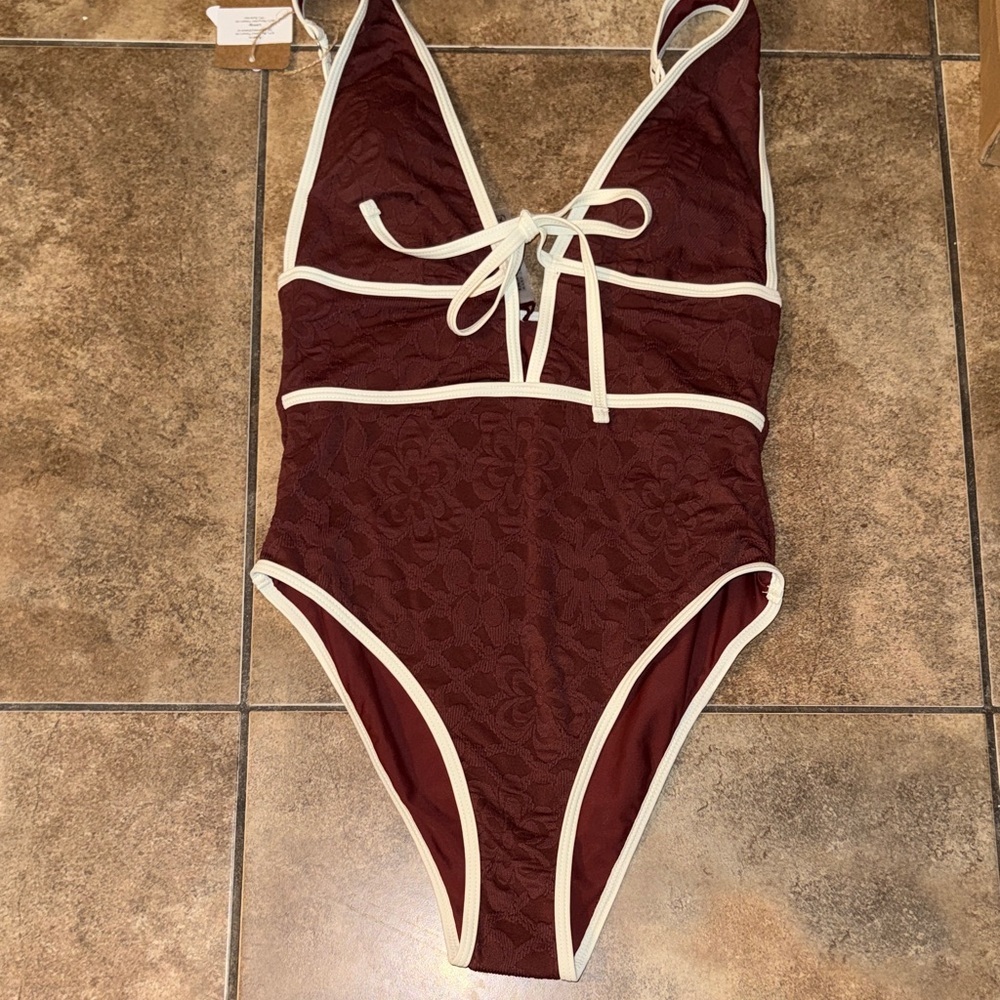 Berlook NWT, Elegant Brick color Lace One-Piece Swimsuit